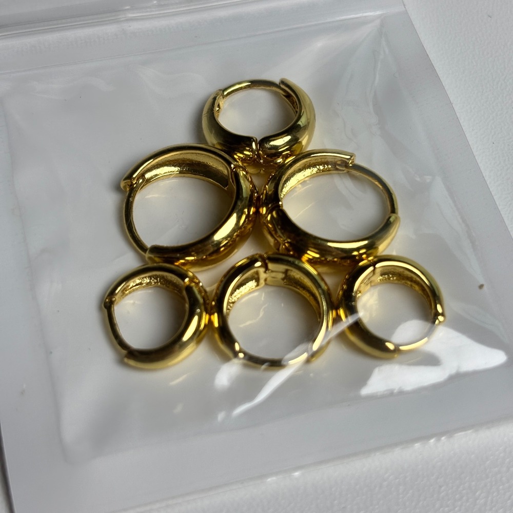 3 Pair Gold Tone Chunky Hoop Earrings Set High Polish Huggie Dainty Minimalist - Picture 3 of 3